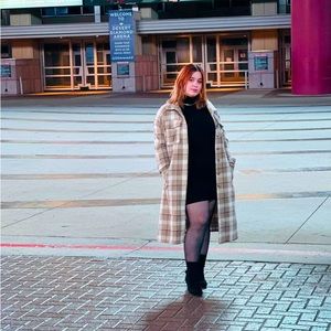 Meet your Posher, Dania